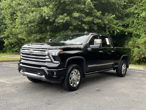 Used 2024 Chevrolet Silverado 2500 High Country w/ High Country Premium Package AWD/4WD image 5