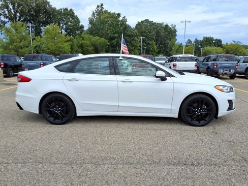 Used 2020 Ford Fusion SE FWD image 9