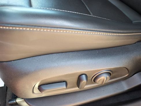 Used 2023 GMC Acadia SLT image 19