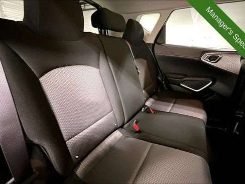 Used 2025 Kia Soul LX w/ LX Technology Package FWD image 32