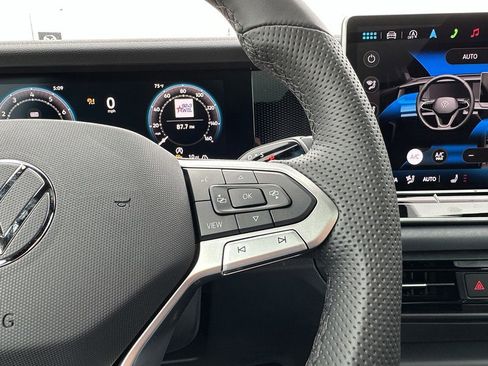 New 2025 Volkswagen Tiguan SE R-Line image 22