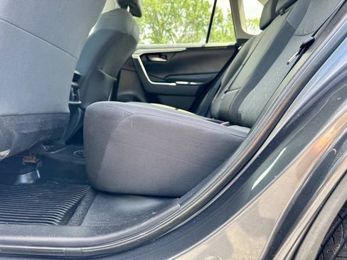Used 2020 Toyota RAV4 XLE AWD/4WD image 30