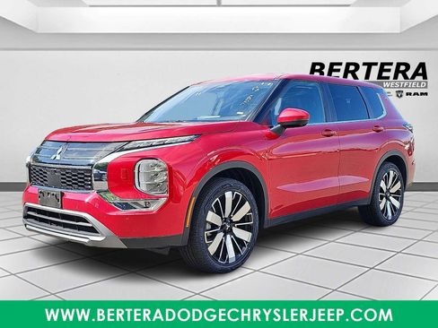 Used 2025 Mitsubishi Outlander SE AWD/4WD image 3