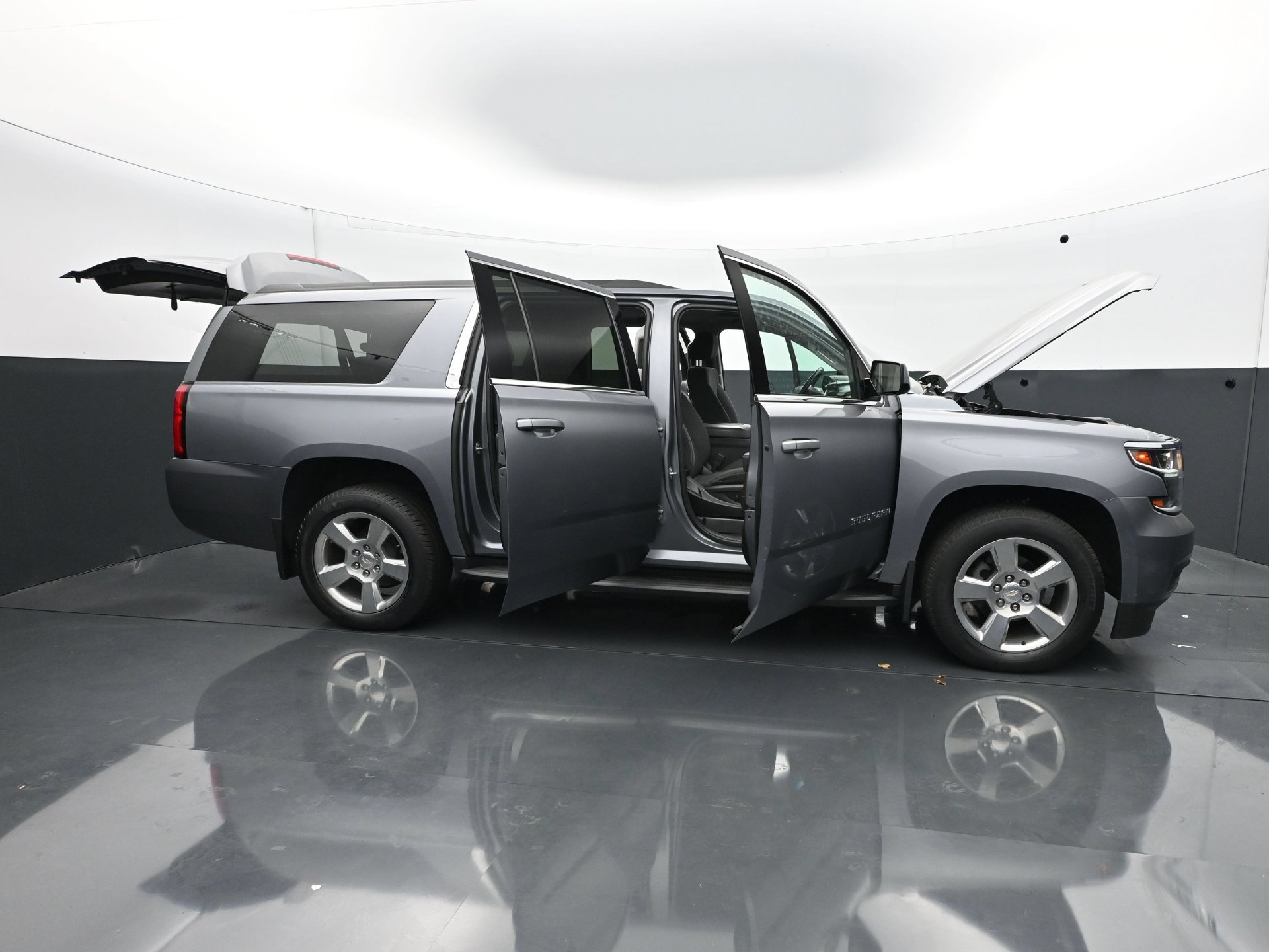 Used 2019 Chevrolet Suburban LS w/ Max Trailering Package AWD/4WD image 38