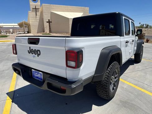Used 2025 Jeep Gladiator Sport AWD/4WD image 5