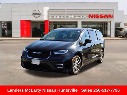 Used 2023 Chrysler Pacifica Touring-L image 1