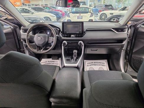 Used 2021 Toyota RAV4 LE FWD image 10