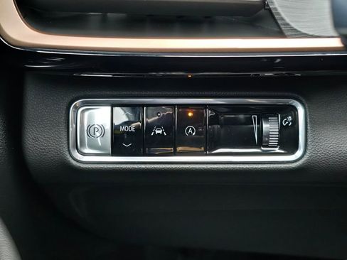 Certified 2025 Buick Envision Sport Touring image 17