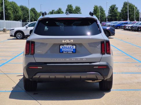 Used 2022 Kia Sorento S w/ Panoramic Sunroof Package AWD/4WD image 7