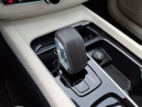 Used 2023 Volvo XC60 B5 Plus w/ Climate Package image 24