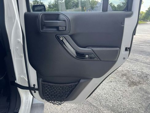 Used 2012 Jeep Wrangler Unlimited Sahara AWD/4WD image 31