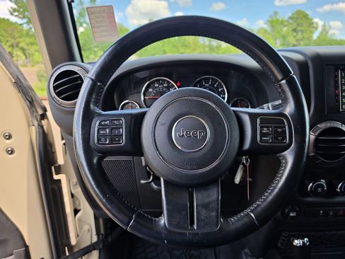 Used 2018 Jeep Wrangler Unlimited Sport w/ Connectivity Group AWD/4WD image 22