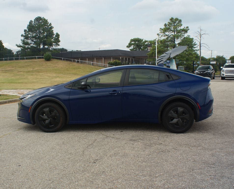 Used 2023 Toyota Prius LE FWD image 12
