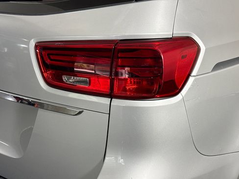 Used 2019 Kia Sedona L FWD image 31