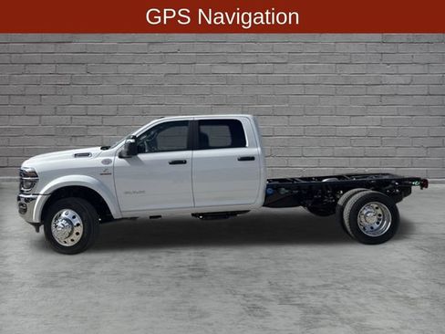 New 2026 RAM 4500 4x4 Crew Cab DRW image 2