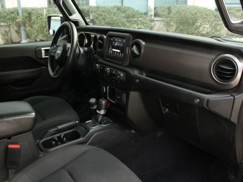 Used 2022 Jeep Gladiator Sport image 17