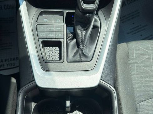 Used 2025 Toyota RAV4 XLE AWD/4WD image 33