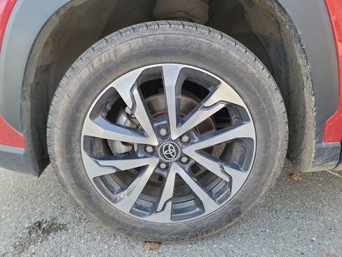 Used 2023 Toyota Corolla Cross XLE image 10