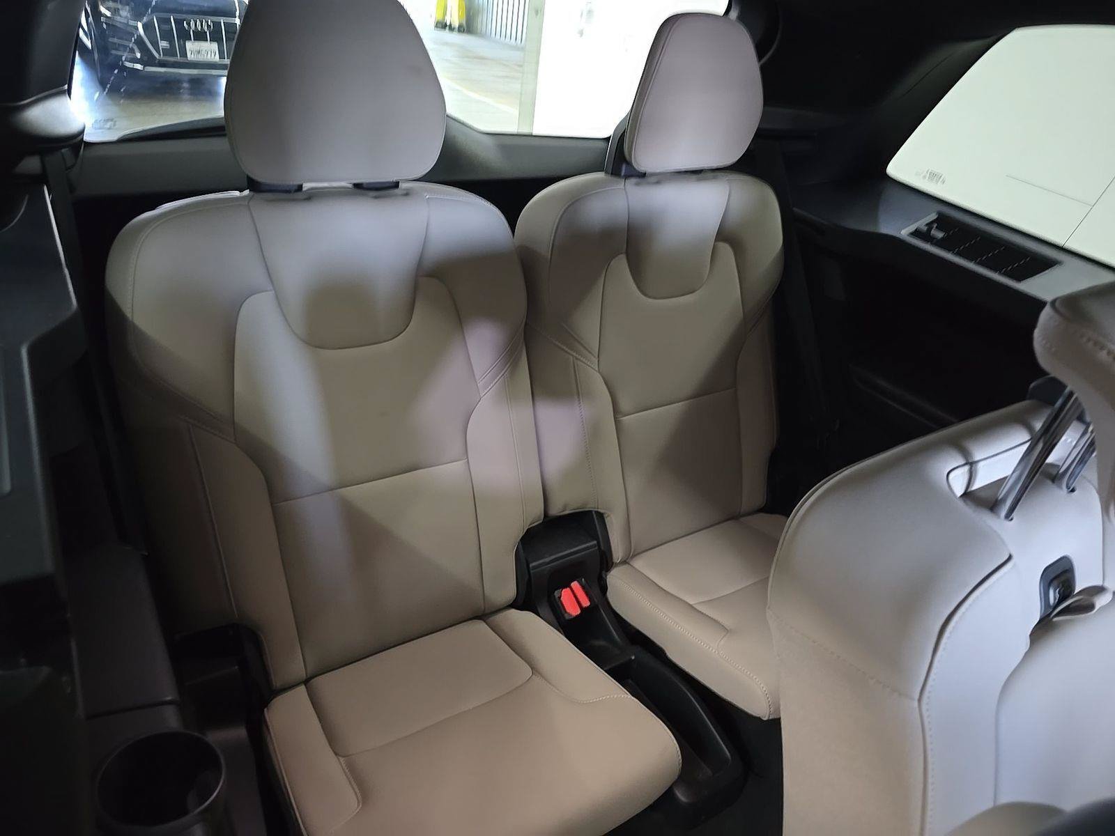 Used 2026 Volvo XC90 B5 Core w/ Protection Package Premier AWD/4WD image 16