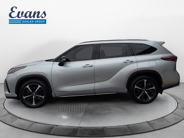 Used 2021 Toyota Highlander XSE AWD/4WD image 3