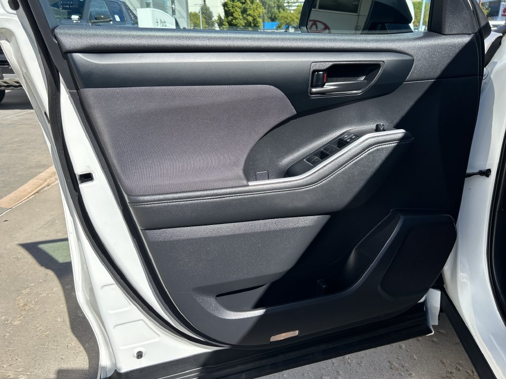 Certified 2020 Toyota Highlander L FWD image 10