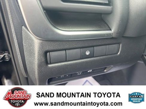 Used 2024 Nissan Rogue SV image 14