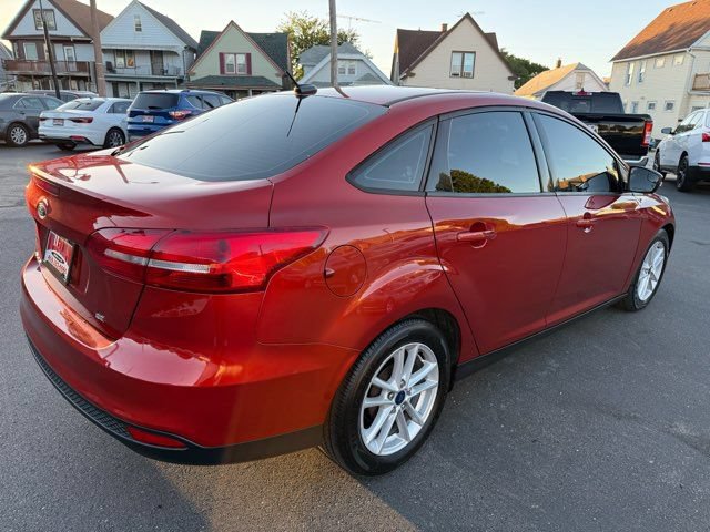 Used 2018 Ford Focus SE w/ Cold Weather Package FWD image 4