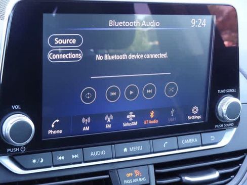 Used 2024 Nissan Altima 2.5 SV FWD image 21