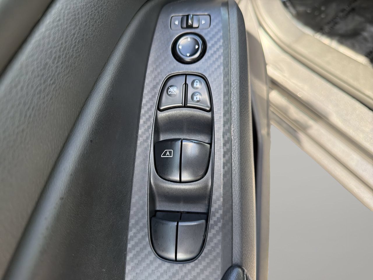 Used 2024 Nissan Altima 2.5 SV FWD image 16