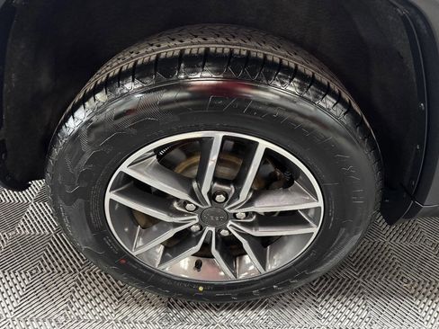 Used 2020 Jeep Grand Cherokee Limited w/ Luxury Group II image 17