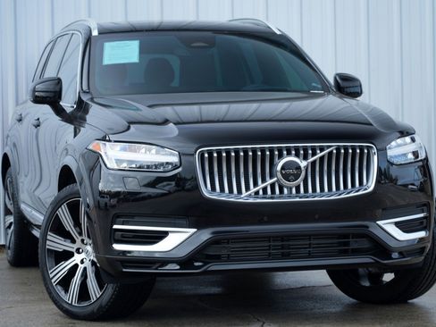Used 2024 Volvo XC90 T8 Ultimate w/ Lounge Package image 4