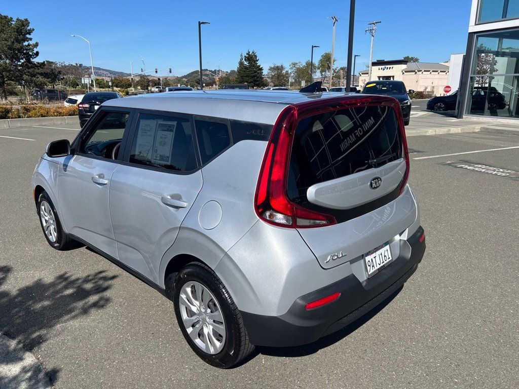 Used 2021 Kia Soul LX FWD image 3