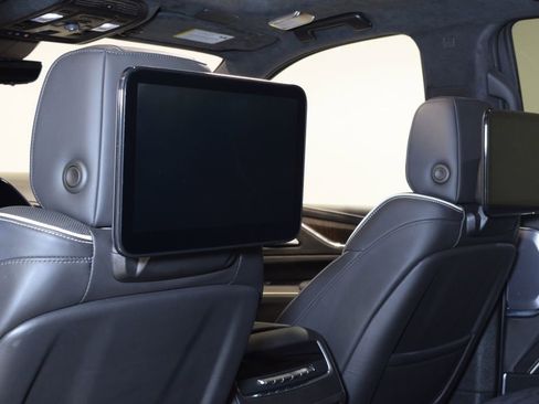 Used 2024 Cadillac Escalade Sport Platinum image 5