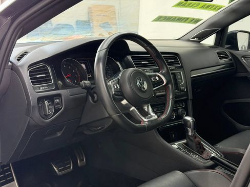 Used 2015 Volkswagen Golf 4-Door FWD image 17