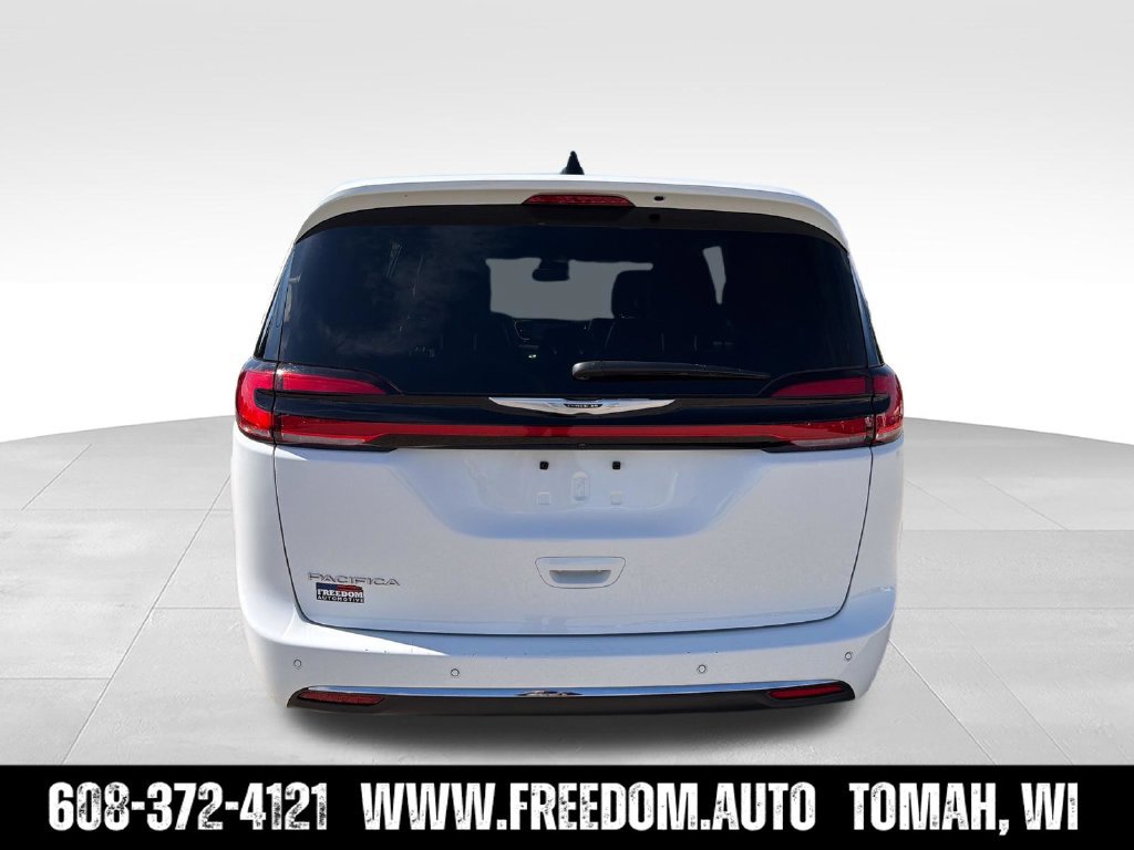 Used 2025 Chrysler Pacifica Select FWD image 6
