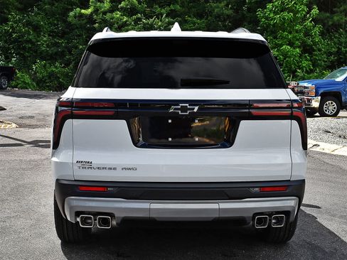 New 2026 Chevrolet Traverse LT w/ Driver Confidence Package AWD/4WD image 7