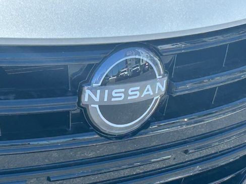 Used 2025 Nissan Versa SV FWD image 9