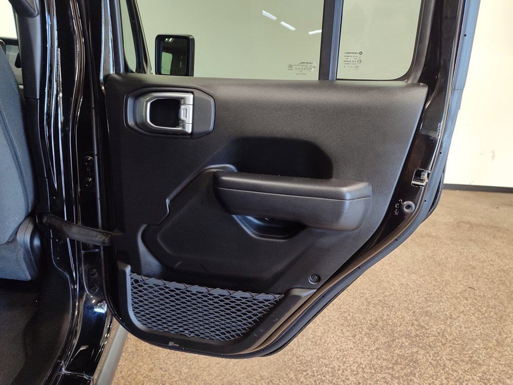 Used 2024 Jeep Wrangler Unlimited AWD/4WD image 19