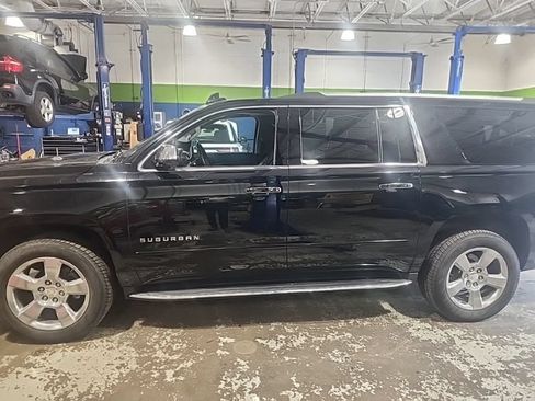 Used 2019 Chevrolet Suburban Premier AWD/4WD image 4