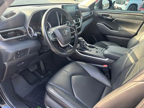 Used 2022 Toyota Highlander XLE image 8