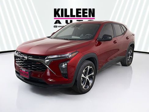 Used 2025 Chevrolet Trax RS w/ Sunroof Package image 3