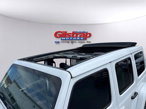 Used 2022 Jeep Wrangler Unlimited Sahara w/ Cold Weather Group image 17