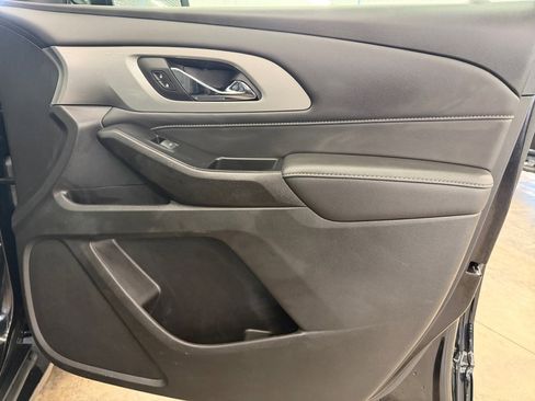 Used 2023 Chevrolet Traverse LT w/ Midnight/Sport Edition image 27