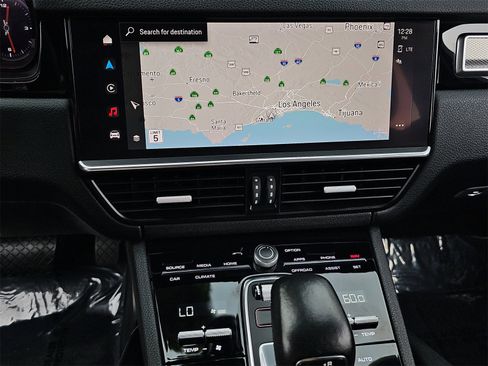 Used 2022 Porsche Cayenne Platinum Edition image 22