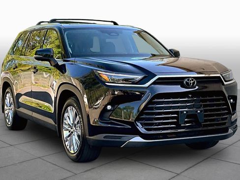 Used 2024 Toyota Grand Highlander Platinum image 3