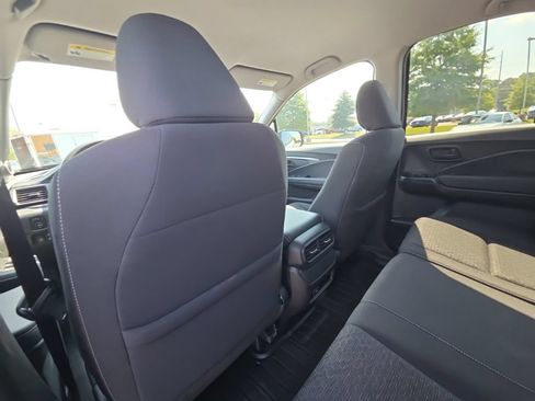 Used 2025 Honda Ridgeline Sport image 13