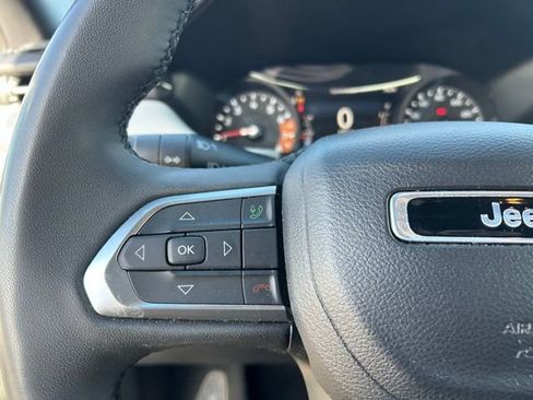 Used 2023 Jeep Compass Limited image 13