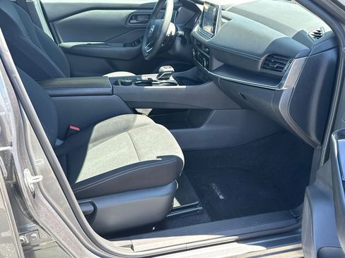Used 2024 Nissan Rogue S AWD/4WD image 13