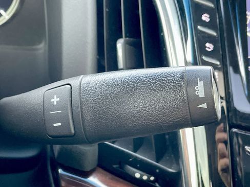 Used 2018 Cadillac Escalade ESV Luxury image 33