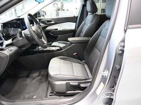 New 2026 Chevrolet Trax LT w/ Sunroof Package FWD image 9